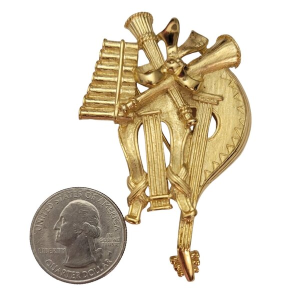 Trifari TM Gold Tone Music Instrumental Brooch, Signed E746 - Picture 6 of 7